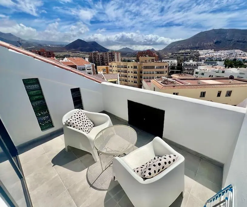 Apartmán Los Cristianos Oasis, Modern Beachside Duplex