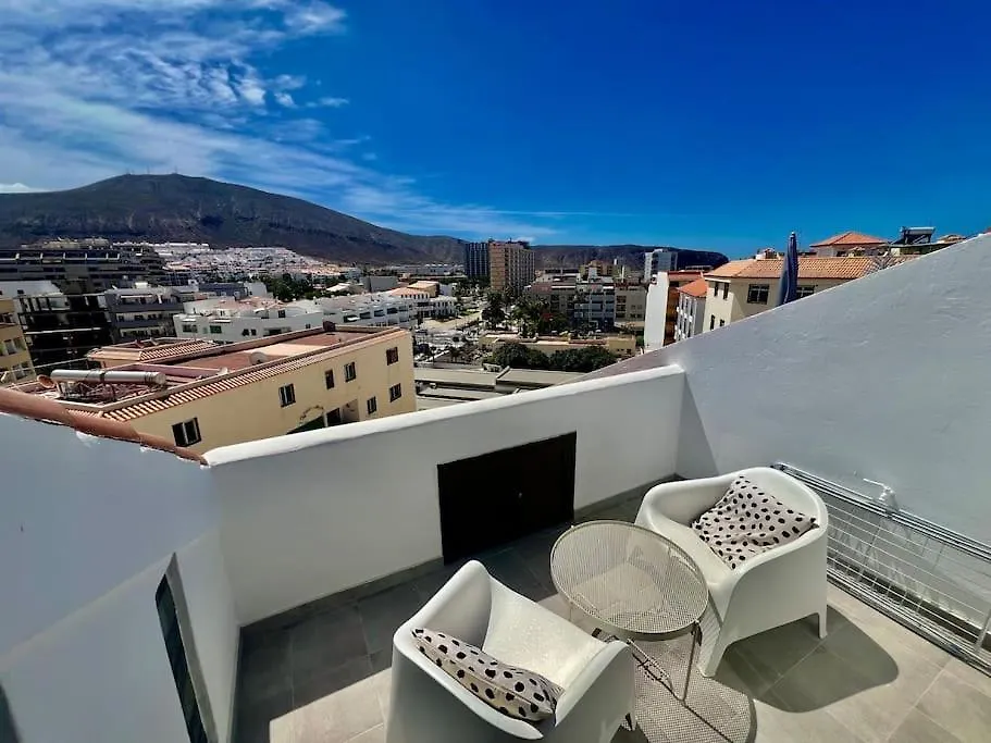 Apartmán Los Cristianos Oasis, Modern Beachside Duplex