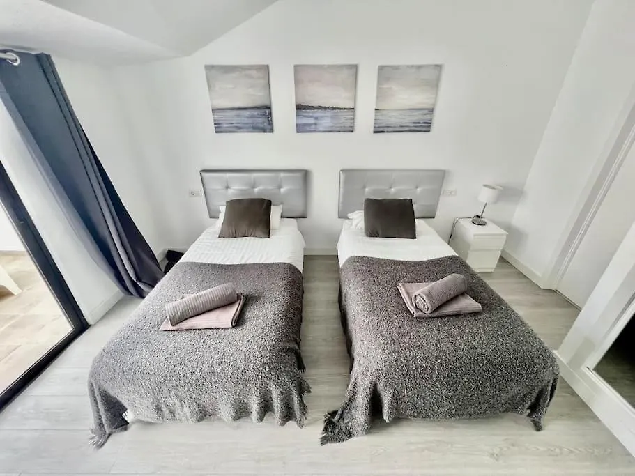 Los Cristianos Oasis, Modern Beachside Duplex 0*, Los Cristianos (Tenerife)